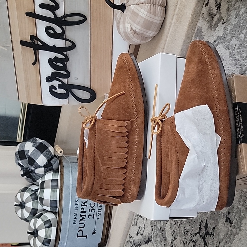 Minnetonka swede ankle boot 9.5 classic brown w fringe